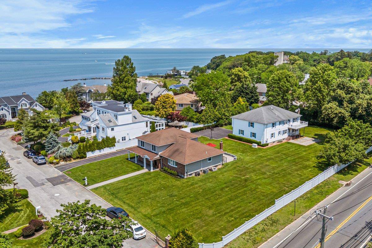 Welcome to this beautifully maintained 3 bedroom, 2.