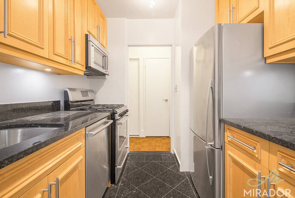 Tower 67 is an impressive 49 story full service rental building located at 145 West 67th Street on the Upper West Side.