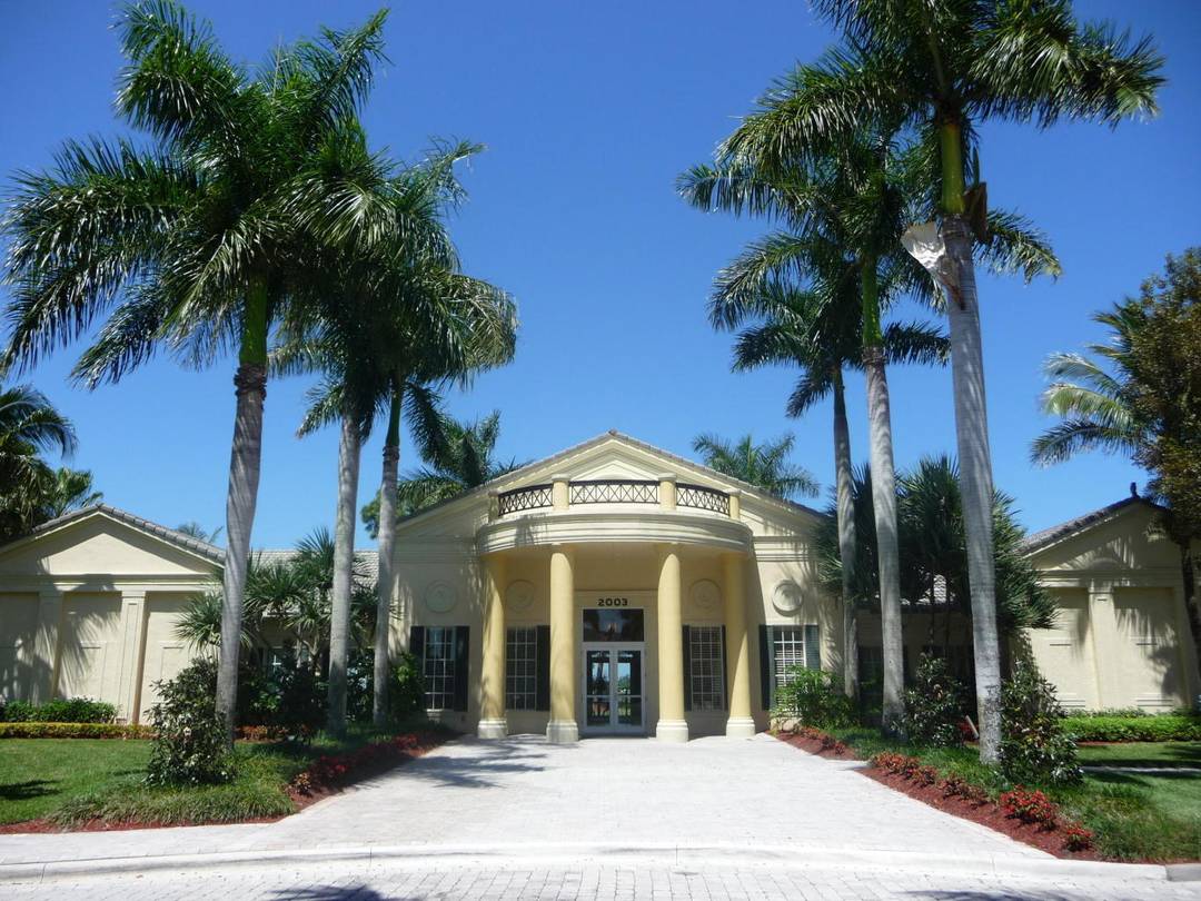 STUNNING HOME, GREAT COMMUNITY !