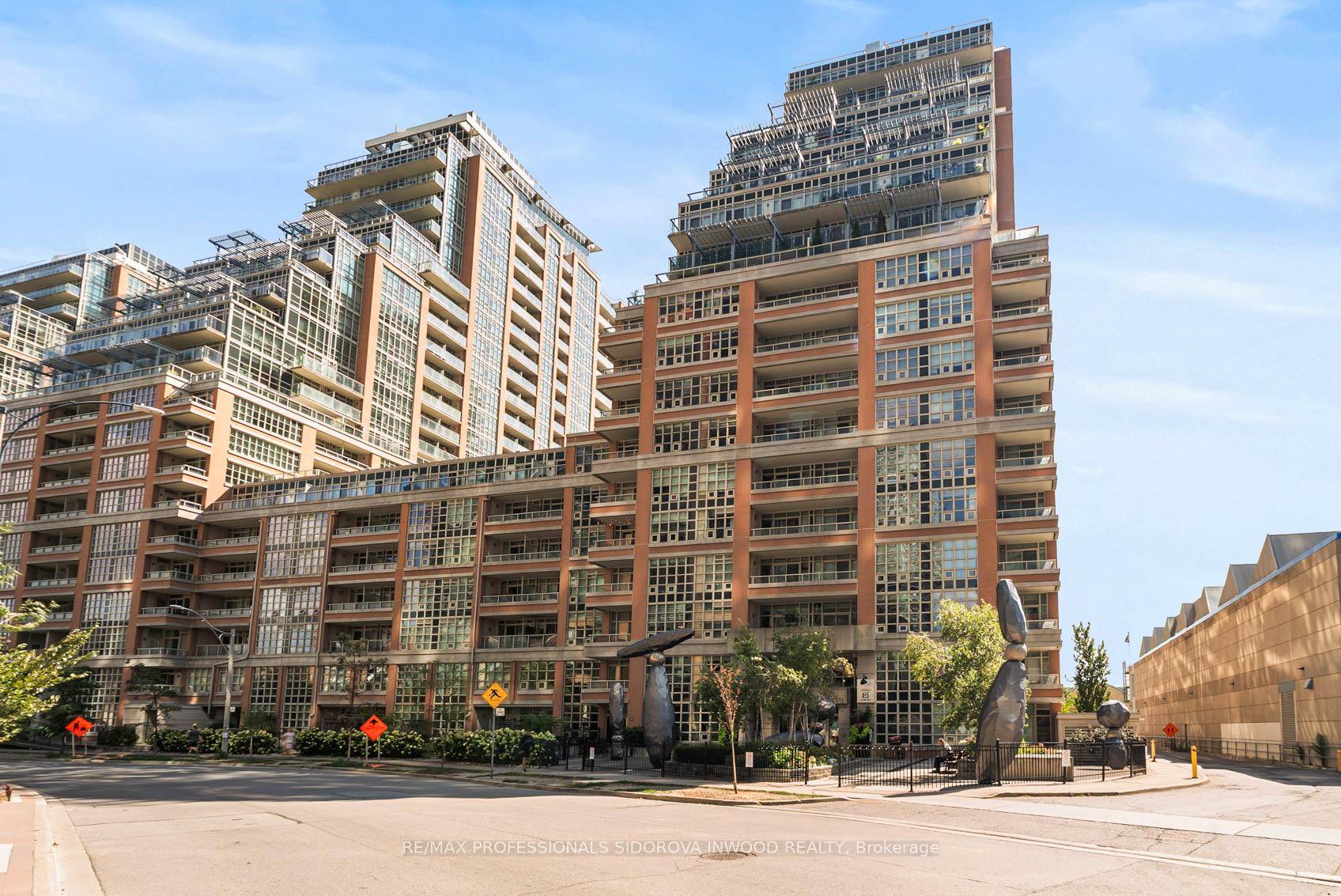 Liberty Village Living at Its Finest !