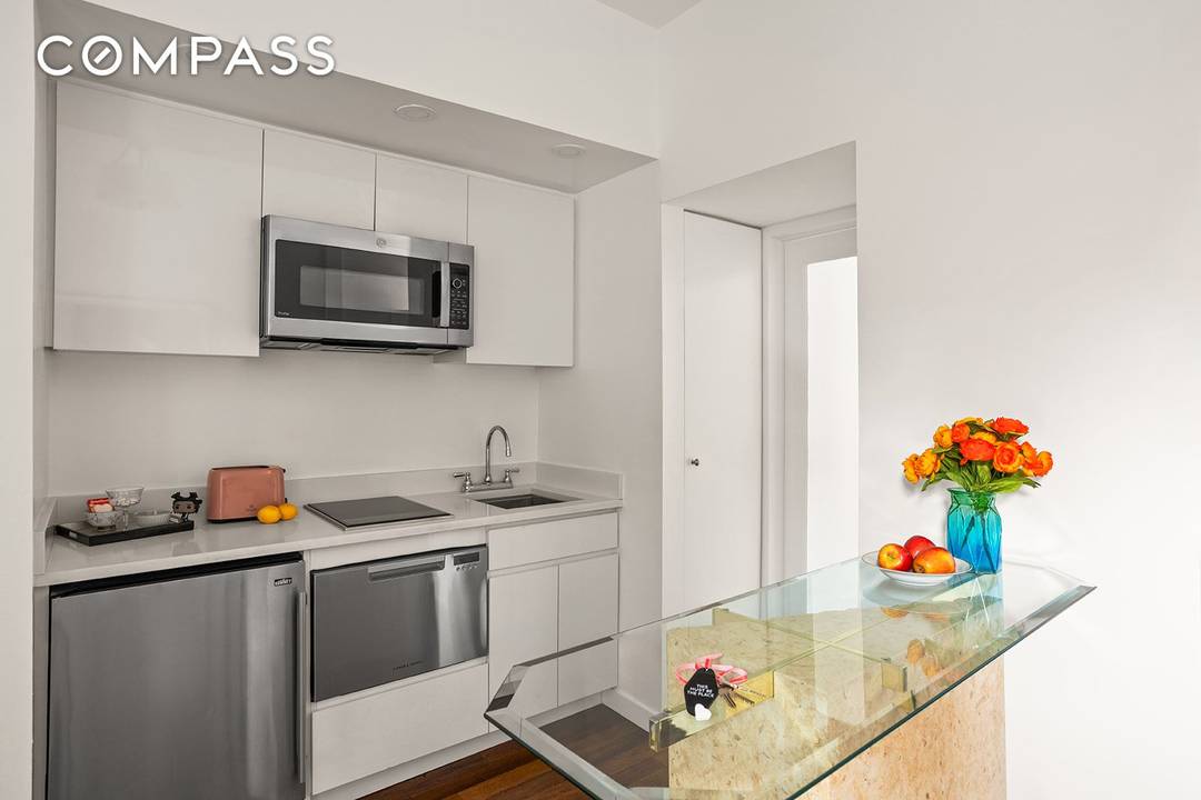 Unlock the Ultimate Manhattan Privilege Gramercy Park Living Own a piece of New York history with this charming one bedroom residence, complete with the most exclusive amenity in the city ...