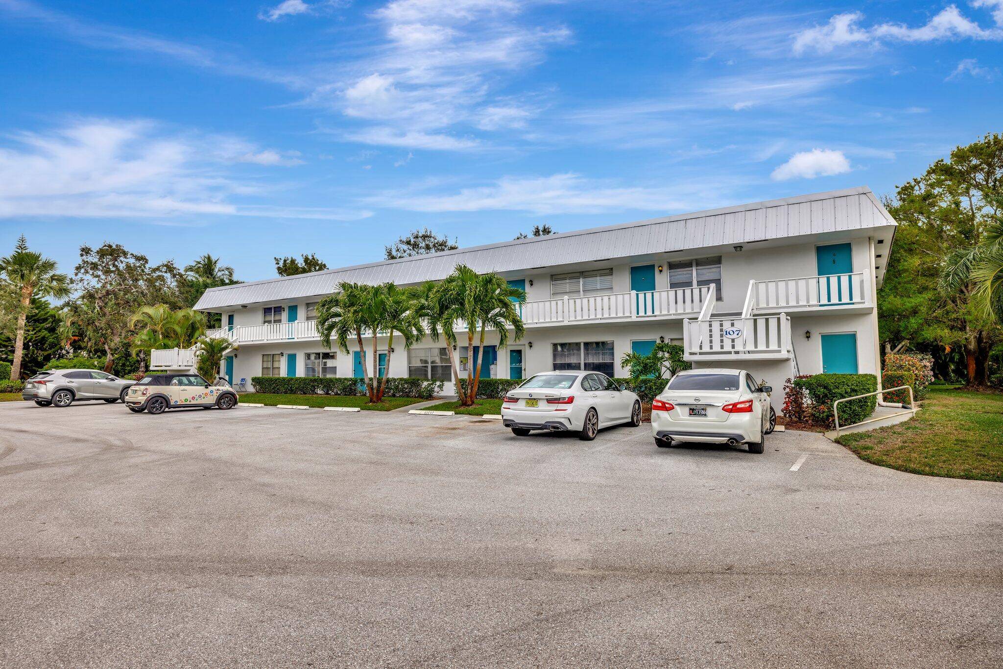 PRICED TO SELL ! ! ! This two bedroom, two bathroom condominium END UNIT in Cedar Pointe offers approximately 992 square feet of furnished living space, providing a turnkey experience.