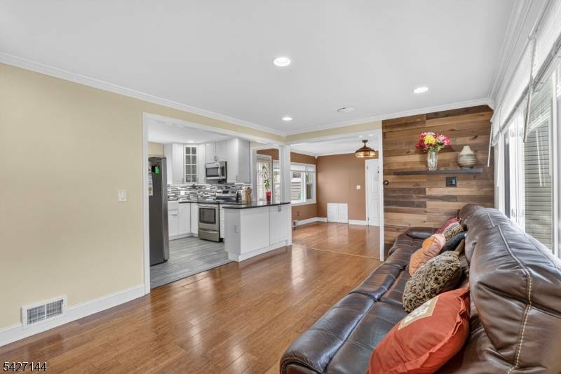 Beautifully cared for 4 bedroom, 2.