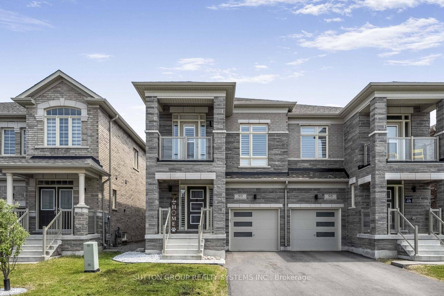 Modern Elegance Meets Family Functionality in Mountainview Heights !
