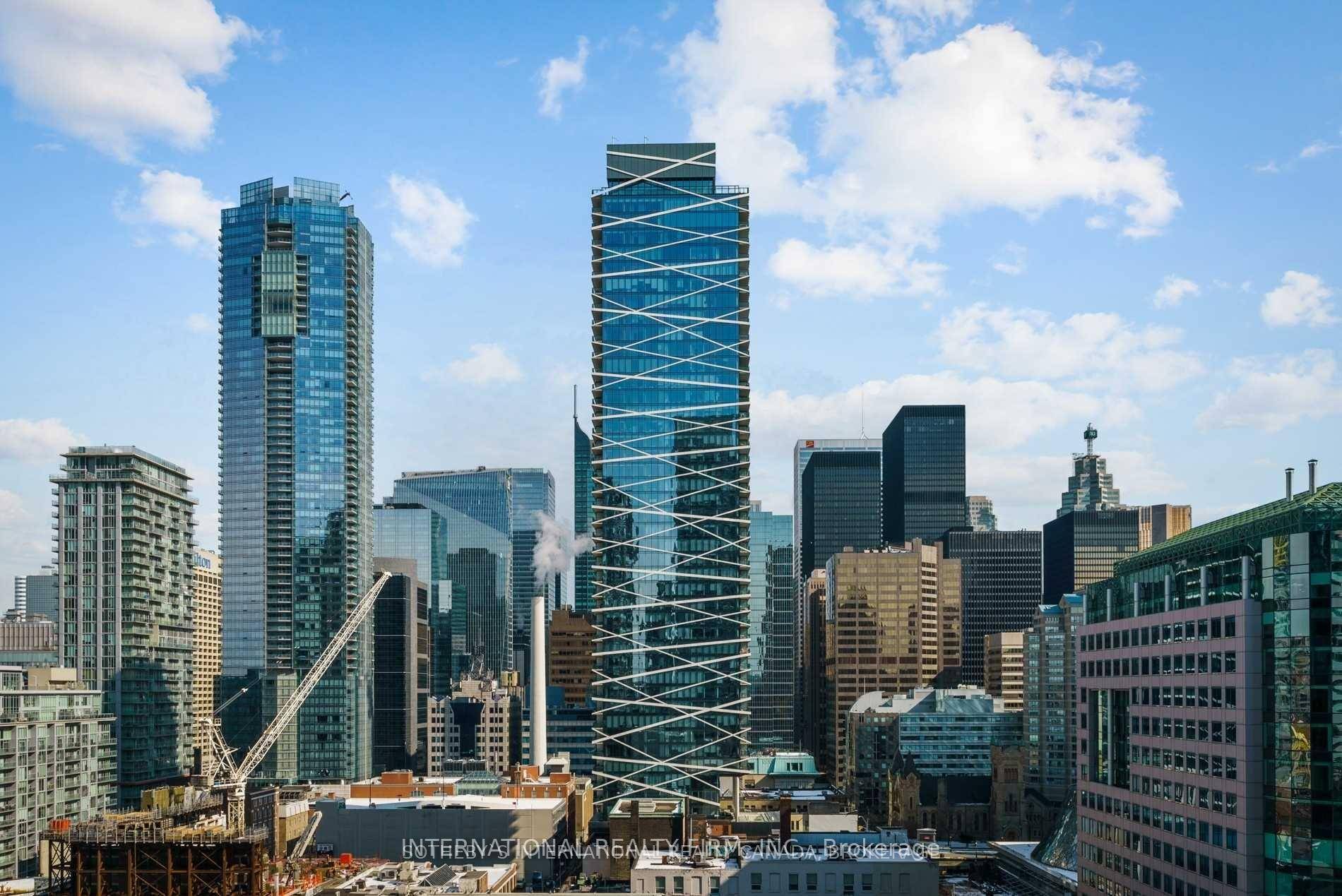 Stunning 2 Bedroom Corner Unit with Panoramic Views !