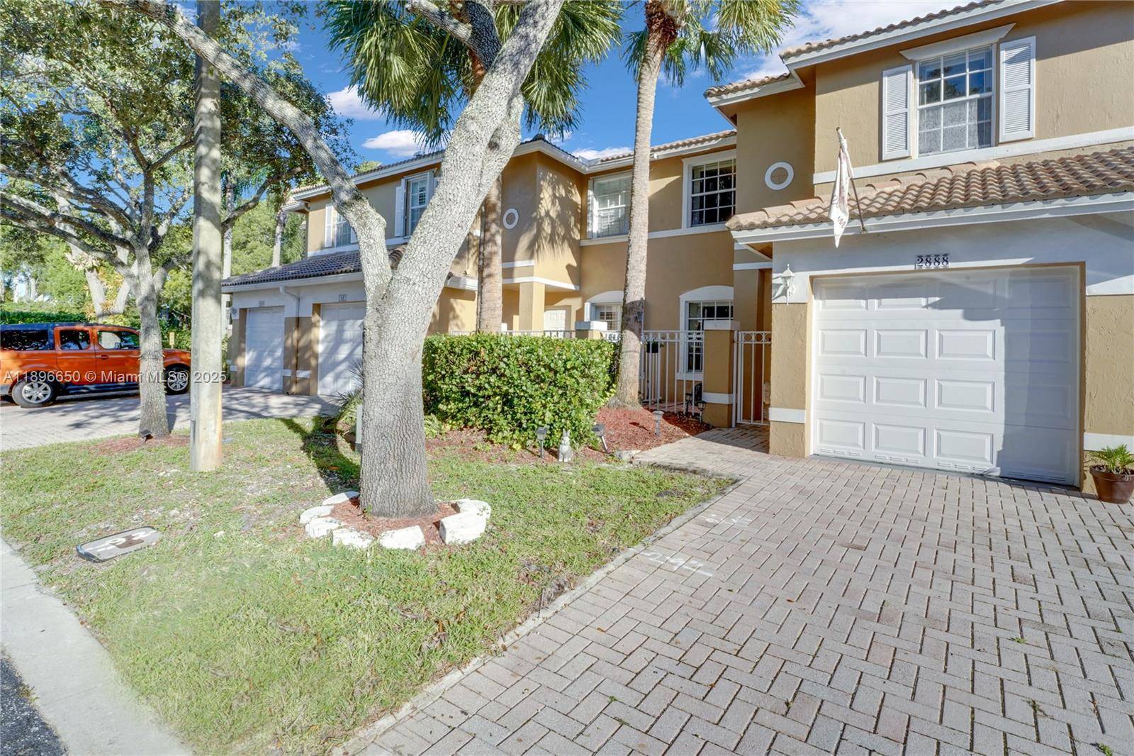 Welcome home ! This spacious 3 bed, 2.