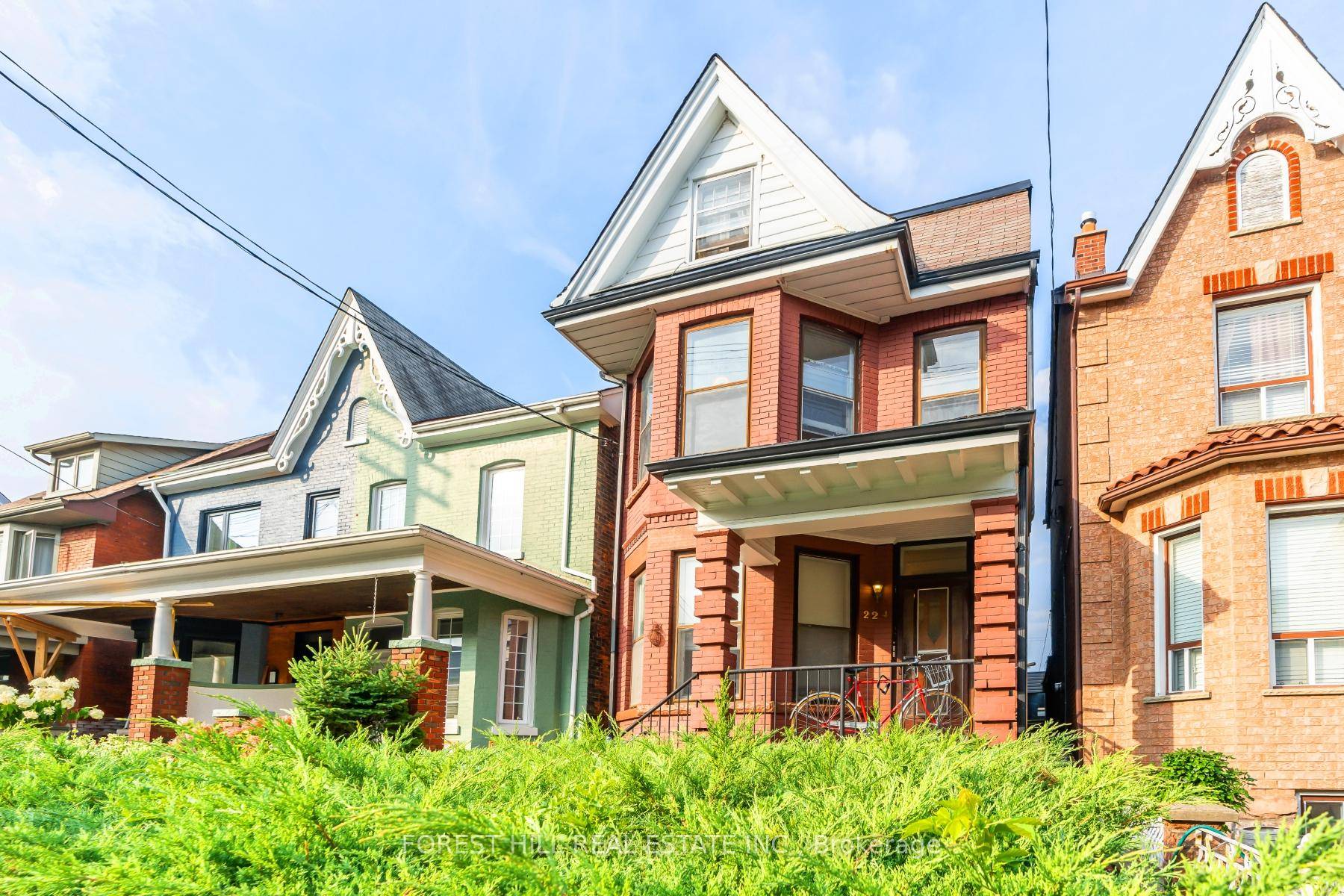 Bright 2br living room lower unit in the heart of Little Italy !