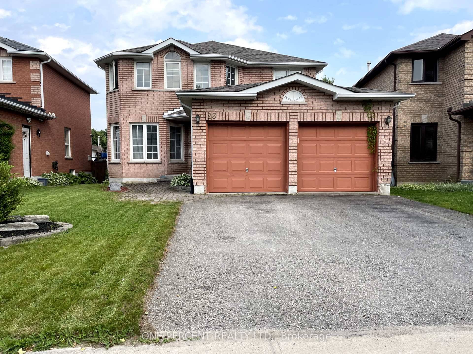Amazing south end location close to schools, Go Train, Shopping, Park Place.
