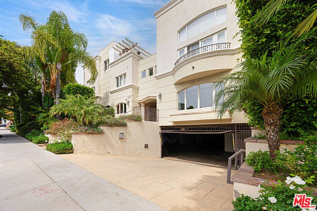 1217   Yale St 2BR Santa Monica La