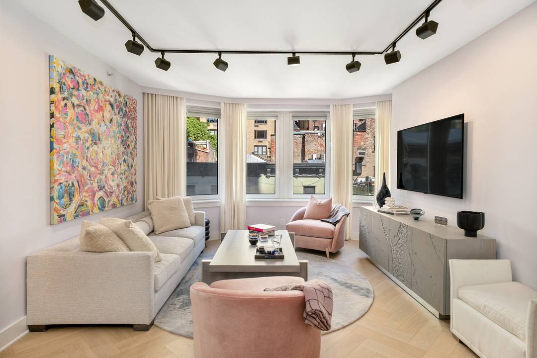 Every detail of this home has been thoughtfully executed to achieve both style and sophistication.