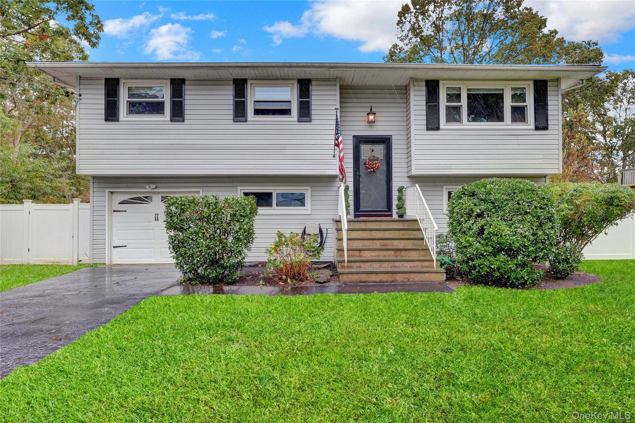 Welcome to this charming and spacious 4 bedroom, 2 bath Hi Ranch located in the Eastport South Manor School District.