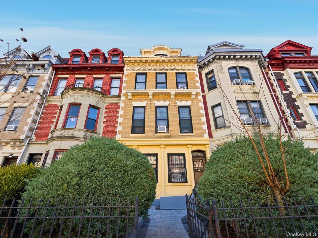 Welcome to 372 Parkside Avenue, a true Brooklyn gem nestled in the heart of Prospect Lefferts Gardens.