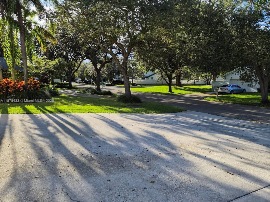 Beautifully maintained 4 bedroom, 2.