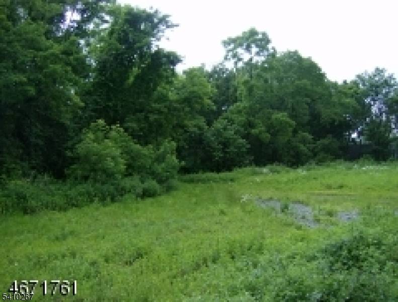 Set within the prestigious area of Montville, this remarkable 1.