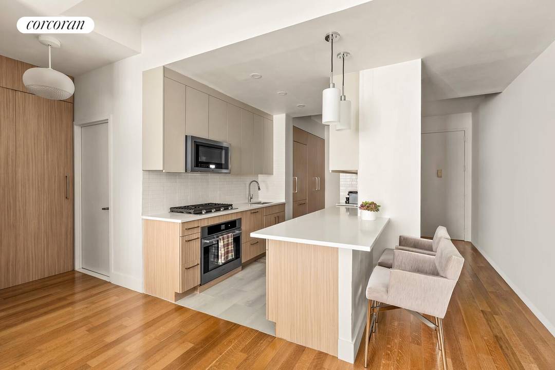 99 John Street, Financial District Loft Style One Bedroom Fully Renovated Luxury Finishes Welcome to this beautifully renovated, loft like one bedroom residence at 99 John Street, where modern luxury ...