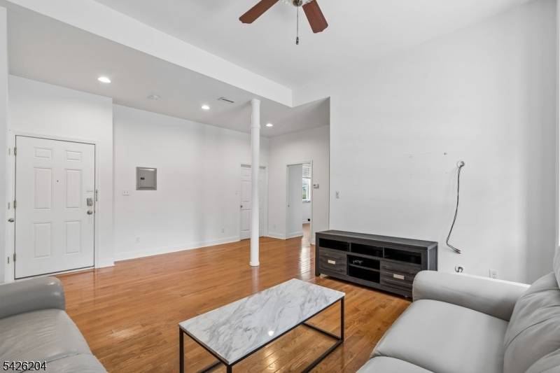 Hard to find 3BR 2BA condo in a prime commuter location !