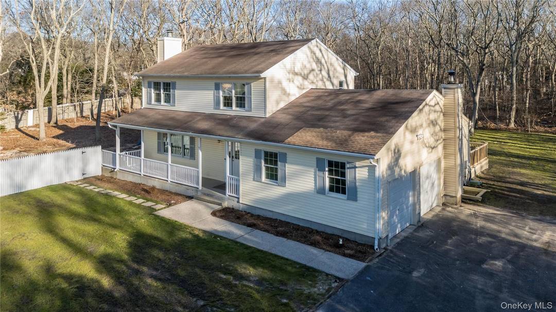 Welcome to 85 Drew Drive, a beautifully completely renovated Colonial in the desirable Long Tree Pond community of Eastport, Southampton.