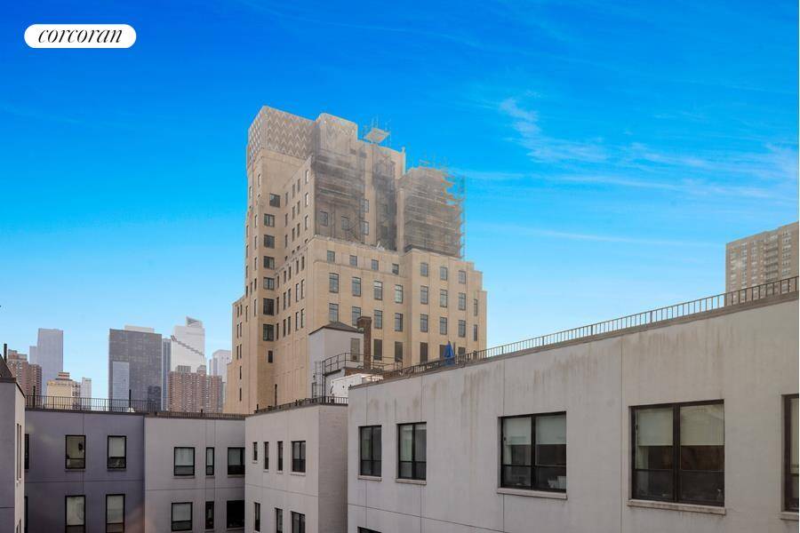 This 2 bedroom 2 bathroom apartment is a beautiful sundrenched south facing unit.