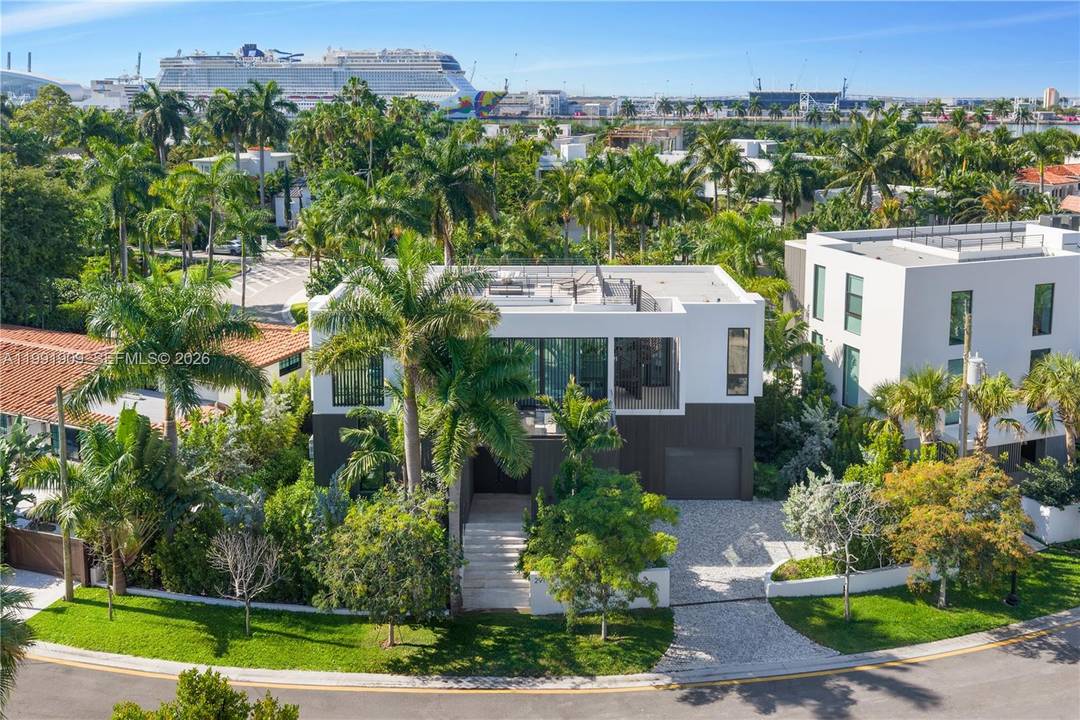 Brand new architectural masterpiece on the exclusive, guard gated Palm Island.