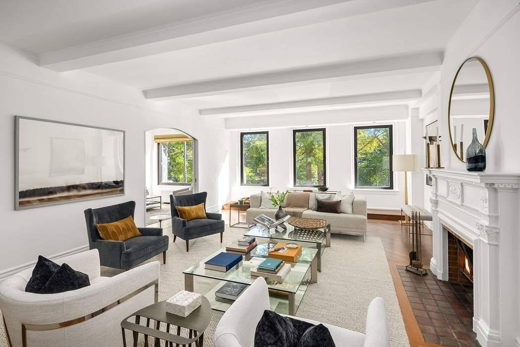 From the semi private elevator landing, step into the elegant entry foyer of this expansive 11 room 5, 000 square foot residence, where lush Central Park views and grand proportions ...