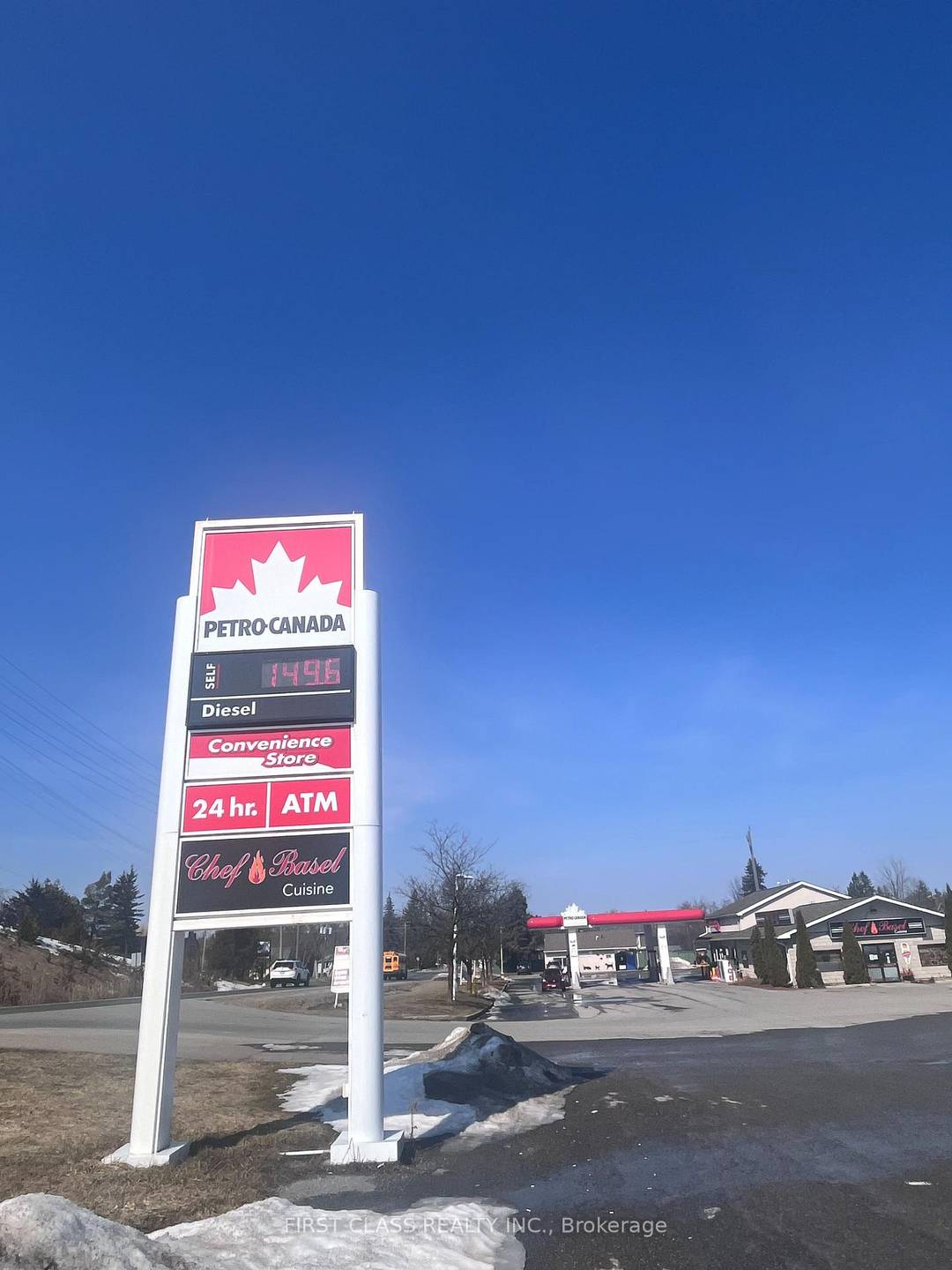 CLIENT REMARKS Rare AAA Opportunity to Acquire a High Performing Petro Canada Gas Station !