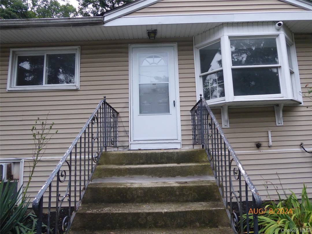 One year old renovated 3 Bedroom 1 bath apartment.