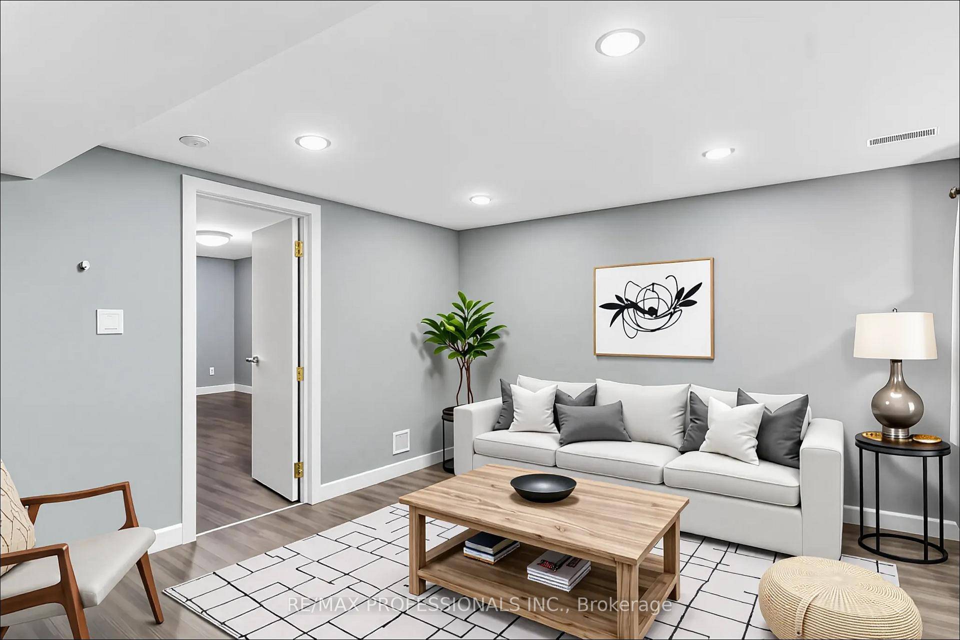 Bright and modern renovated 2 bedroom professional legal apartment located in the beautiful and quiet Alpine neighborhood.