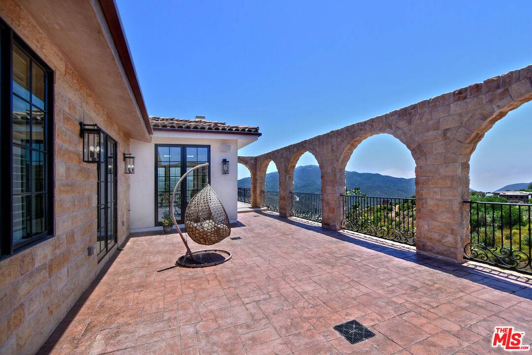 33182   Mulholland Hwy 3BR Malibu La