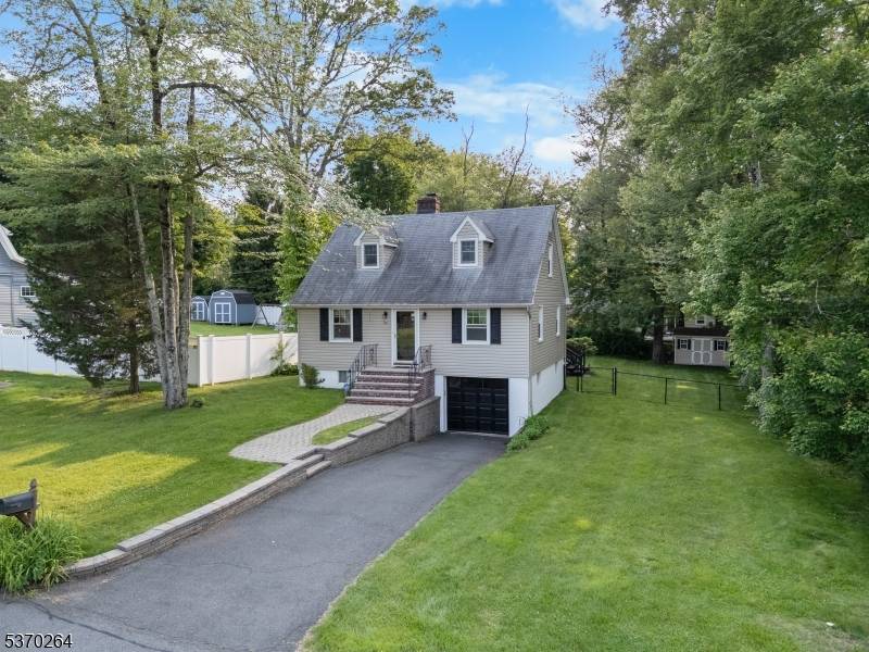 Welcoming and warm custom cape located a short distance to NYC train in Gillette.