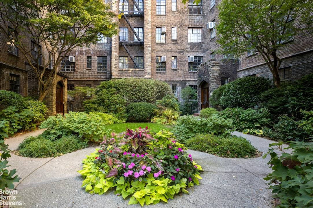 D11 is a spacious 2 bedroom apartment located in historical Hudson View Gardens.