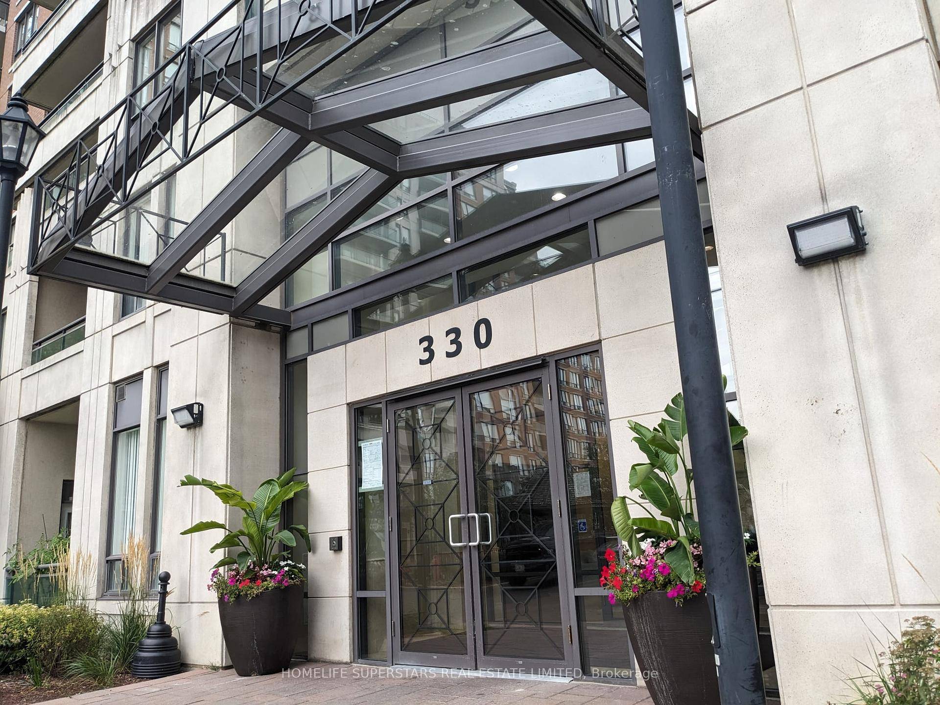 Tons of Natural Light in this Lower Penthouse 2 Bed, 2 Full Bath Suite At The Vineyards Condo With A Functional Layout.