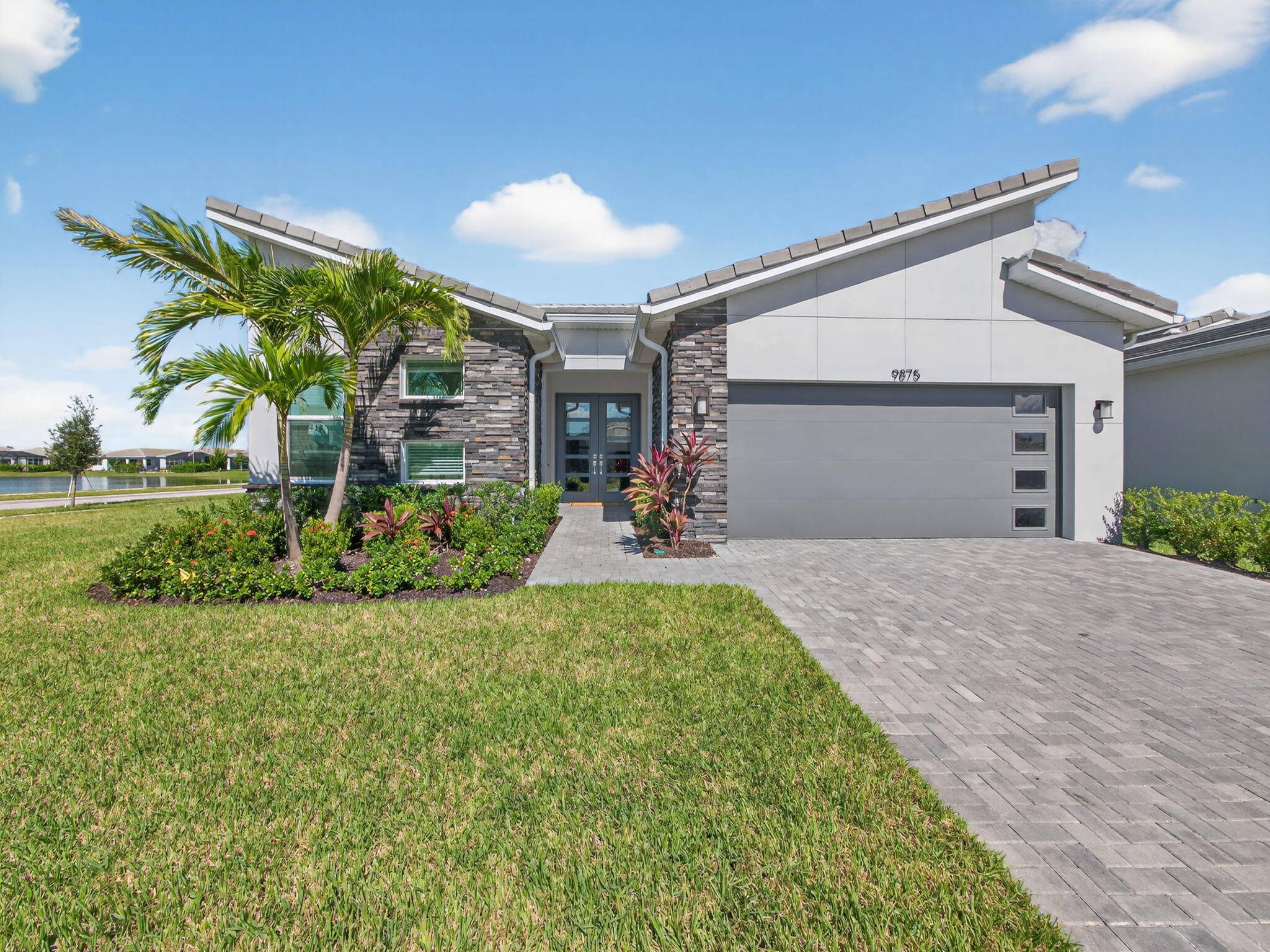 ULTRA PREMIUM LAKEVIEW CLARION MODEL IN TELARO !