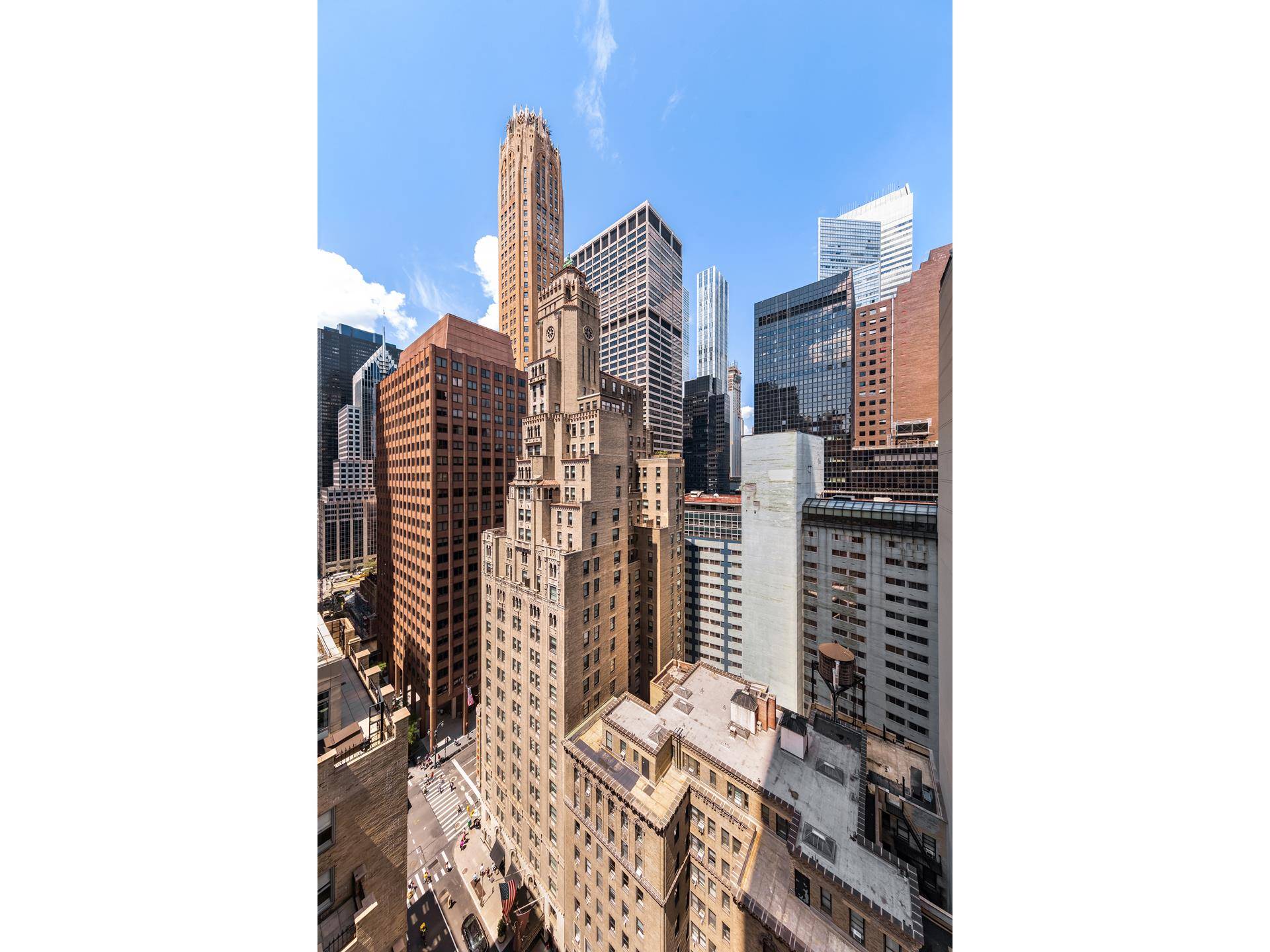 Immediate Occupancy. This expansive two bedroom, two bathroom residence designed by Champalimaud offers Southwestern exposures through floor to ceiling windows.
