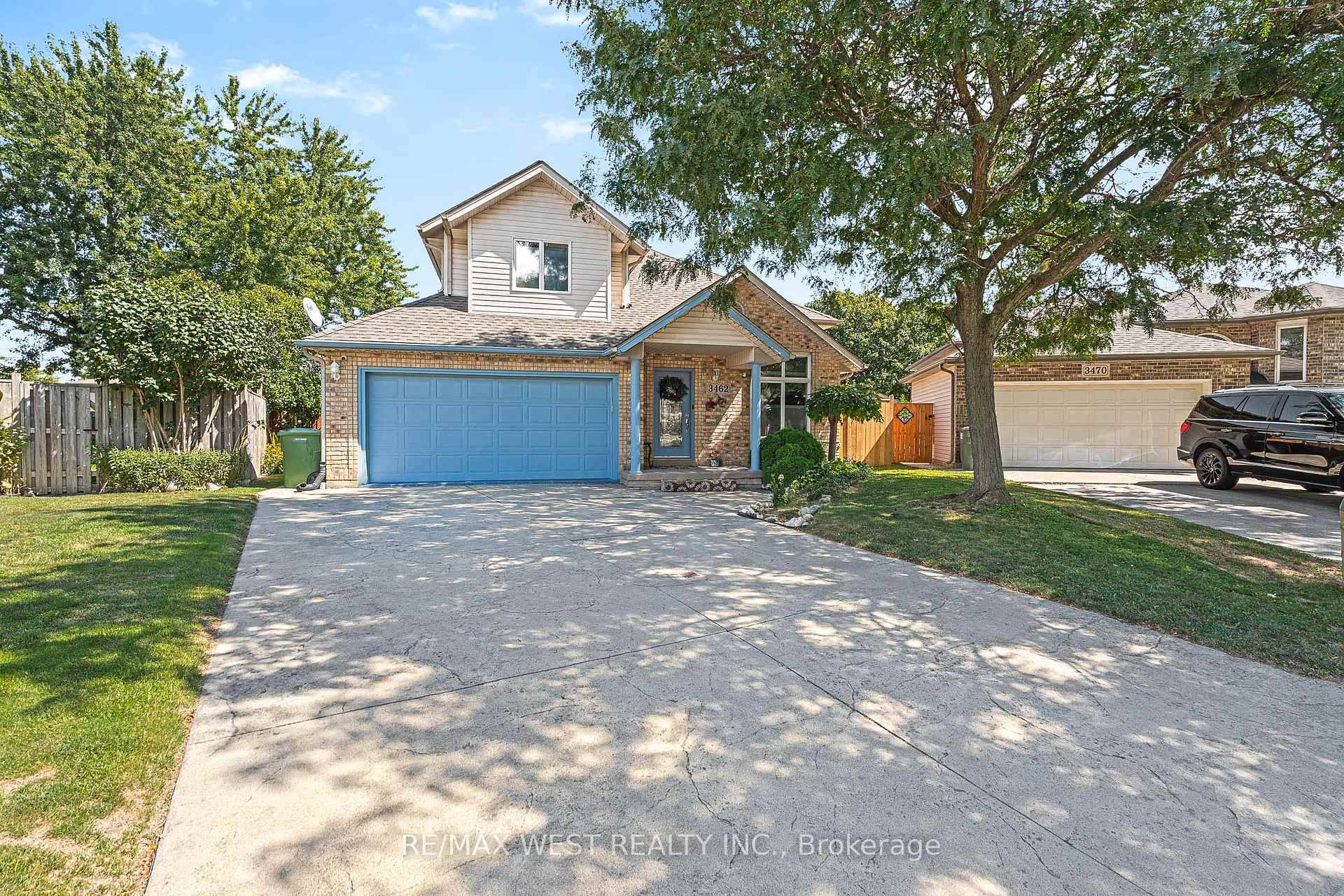 Bright amp ; spacious 4 bedroom 3 1 detached home with LEGAL BASEMENT apartment.