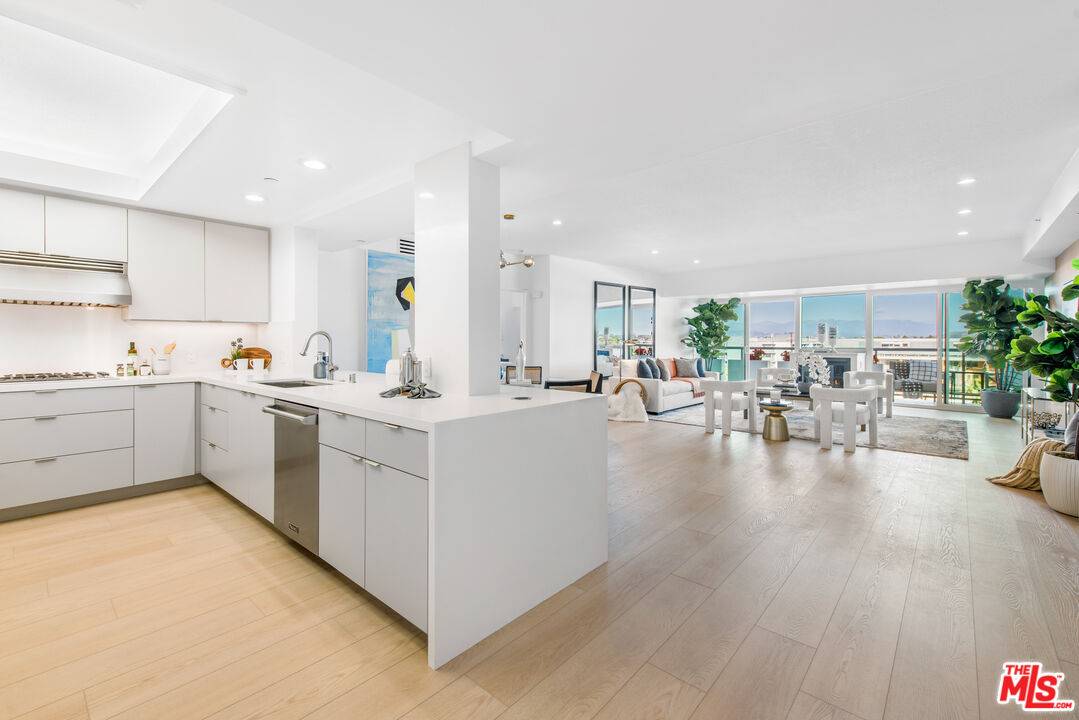 13600 Marina Pointe Dr 2BR Marina Del Rey La
