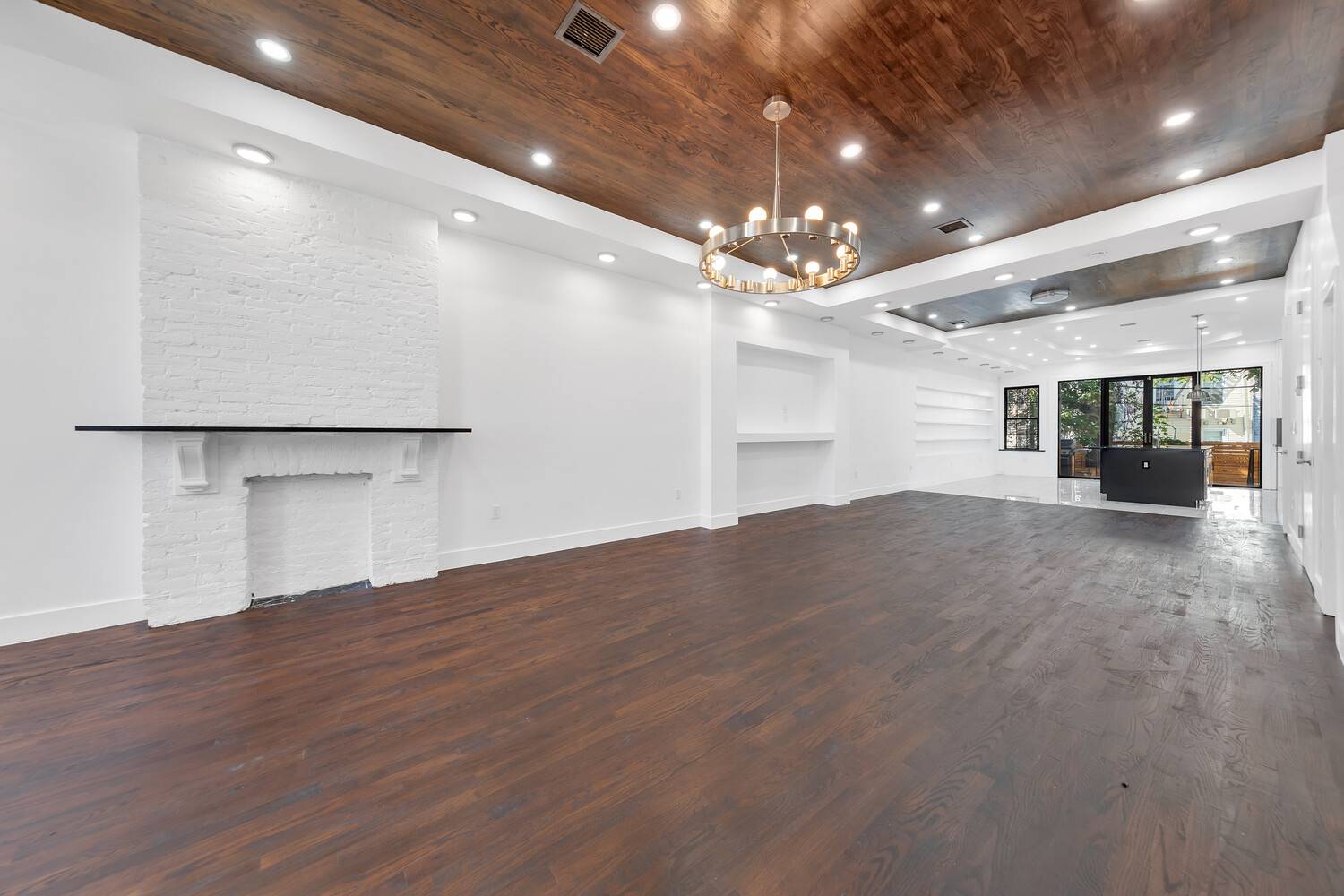 The Perfect Townhouse ! Light, Space, Income and Solar SavingsWelcome to this beautifully renovated two family townhouse located on a quiet tree lined block in Bushwick, one of Brooklyn's most ...