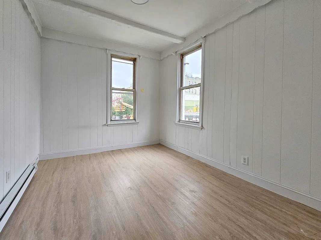 Spacious home in prime Williamsburg !