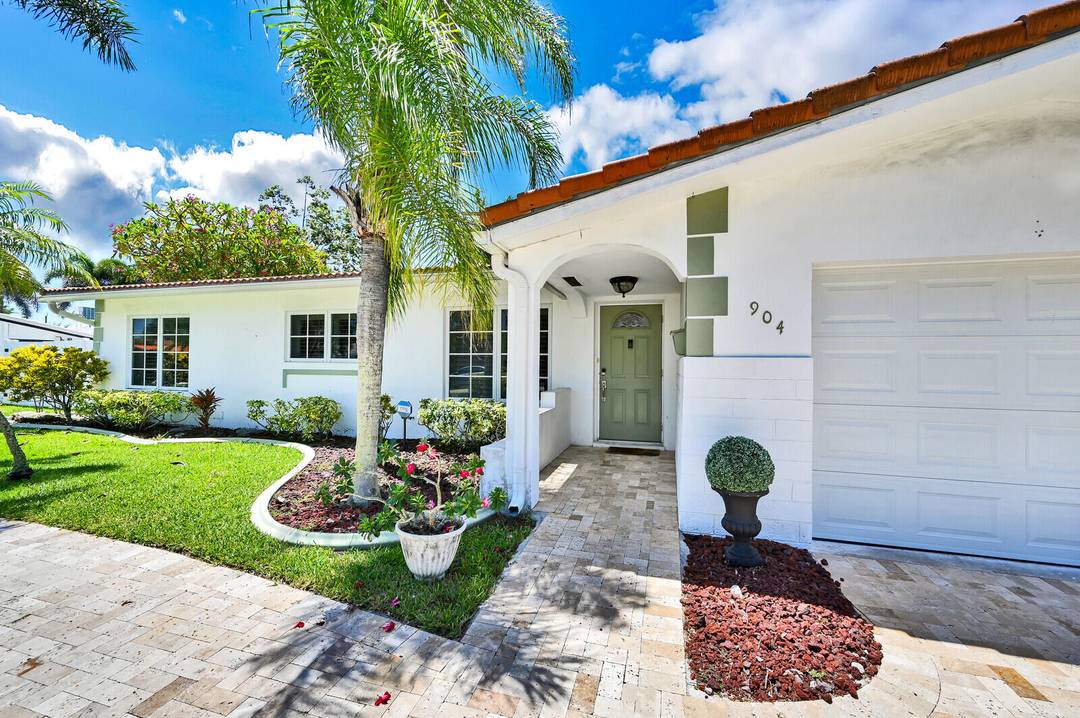 Welcome to 904 SE 12th Street a spacious, fully furnished short term rental in one of Deerfield Beach's most coveted neighborhoods, The Cove.