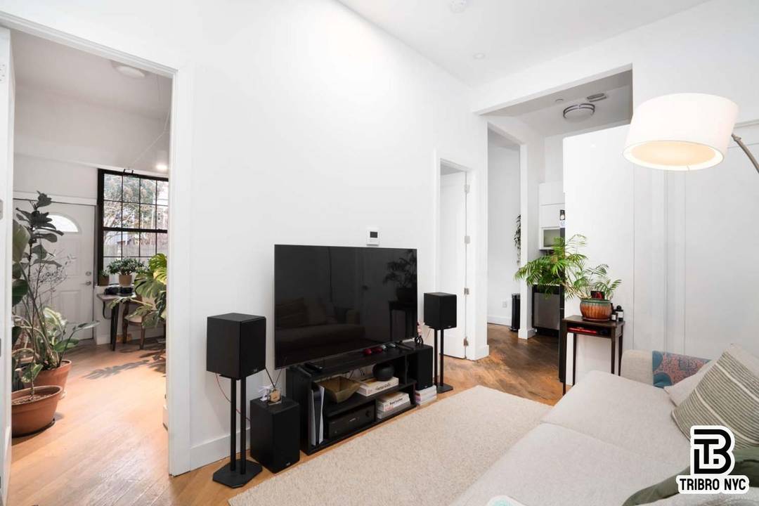 Prime Spacious 3 Bedroom Apartment with Private Backyard Experience stylish Brooklyn living in this bright and inviting 3 bedroom home located in the heart of Williamsburg.