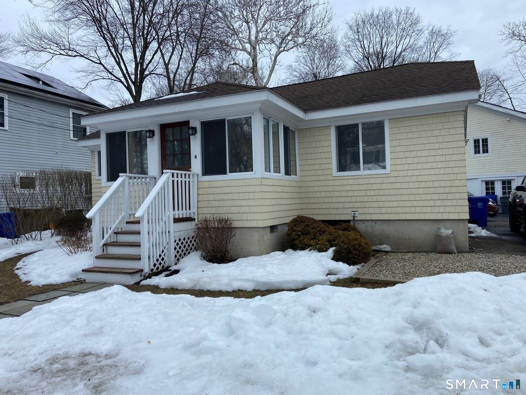 This beautifully maintained house is a light filled 2 bedroom ranch.