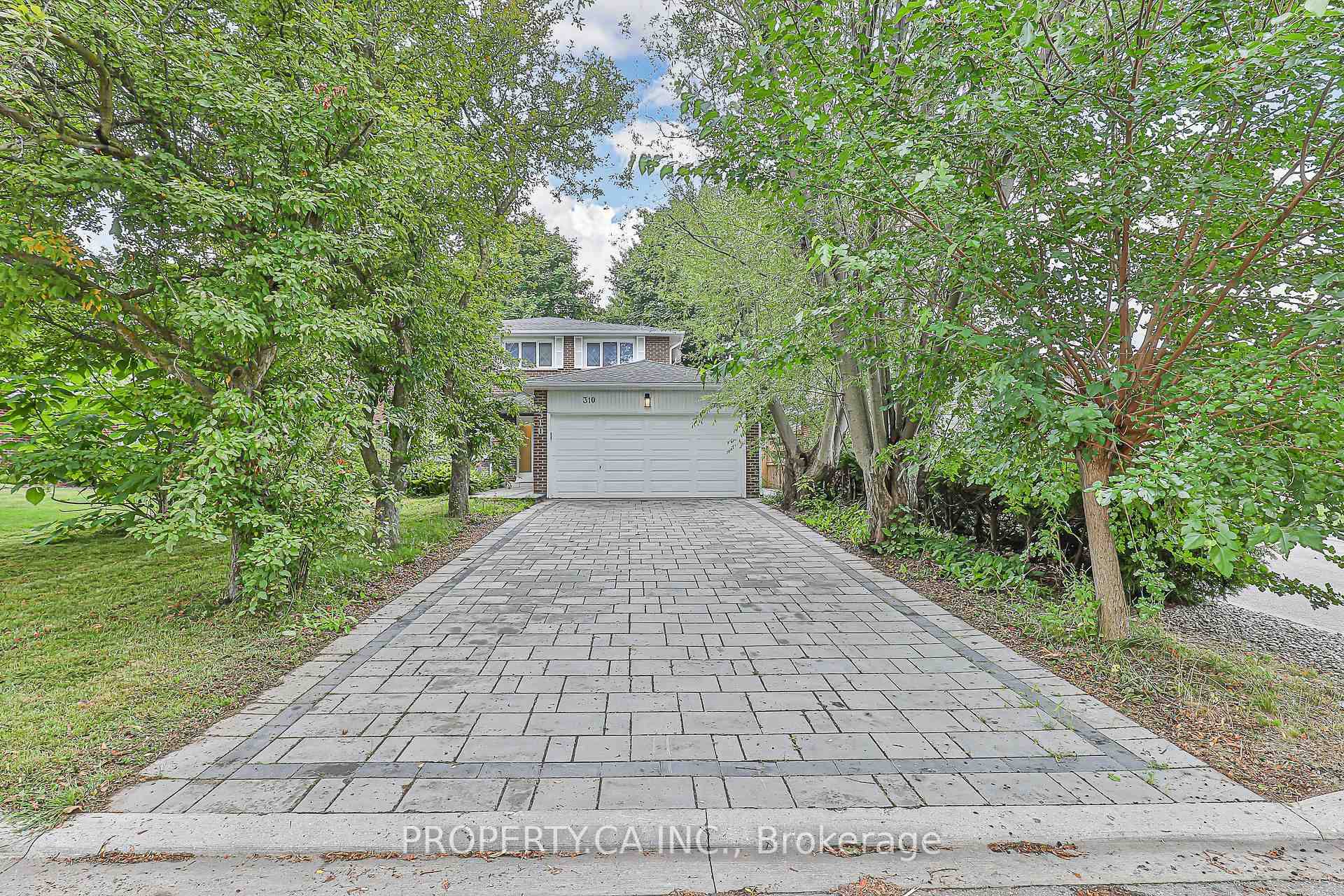 Stunning Fully Renovated Detached Home in the Heart of Newmarket !