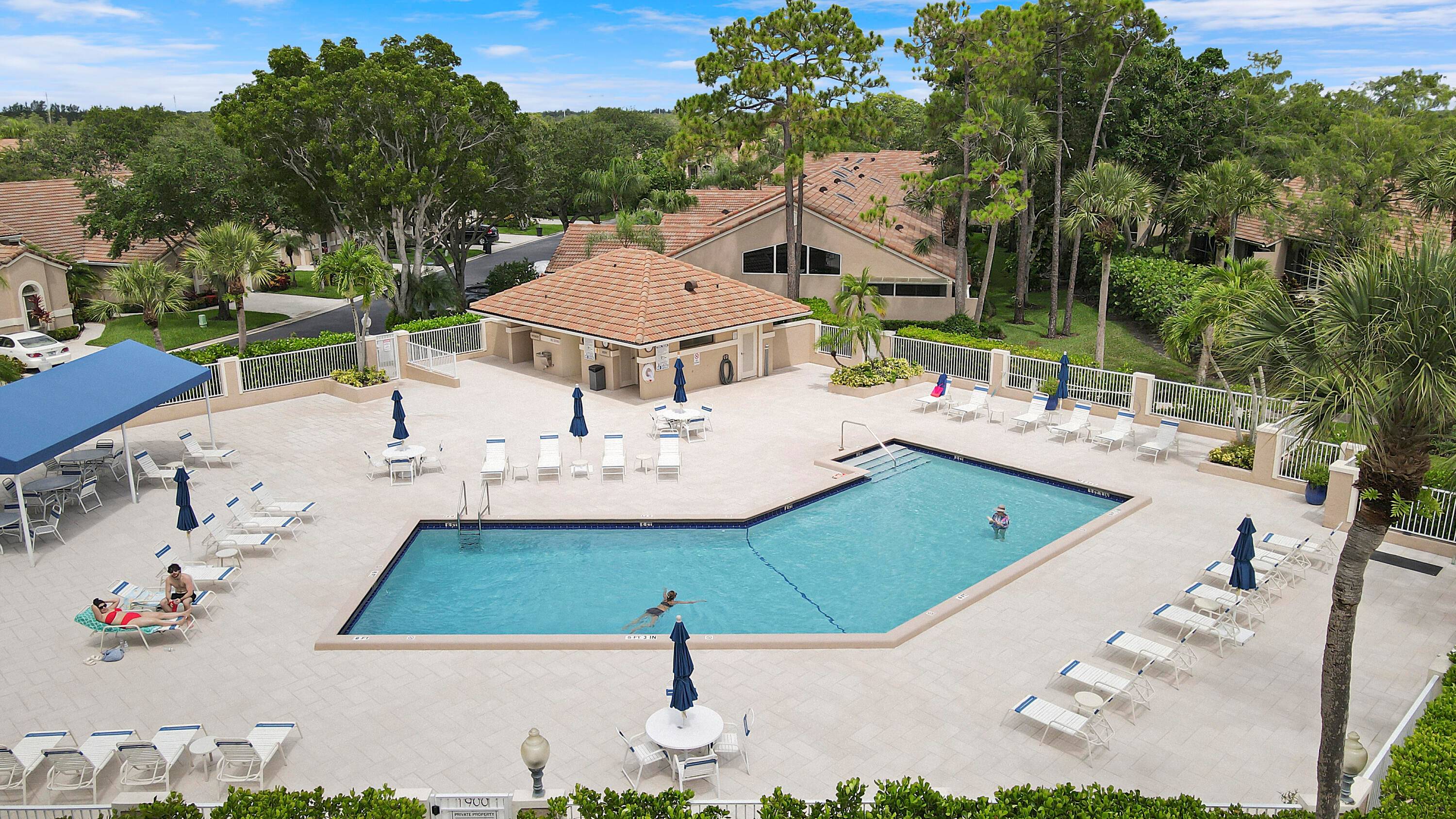 This beautifully maintained 3 bedroom, 2 bath condo with a den is the perfect blend of comfort and convenience, located on the first floor of the highly sought after PGA ...
