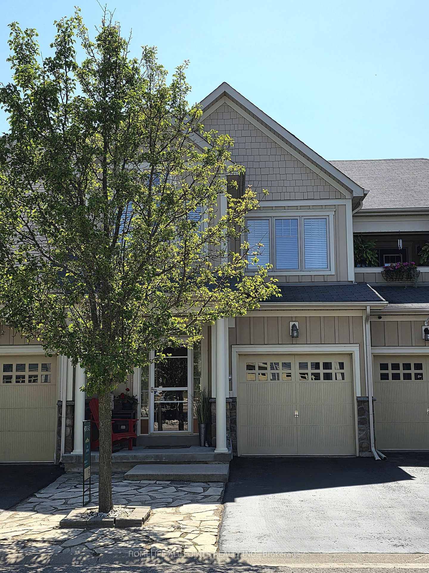 Welcome to this stunning Georgian model 2 storey townhouse, perfectly situated in the sought after Stonebridge waterfront community in Wasaga Beach.
