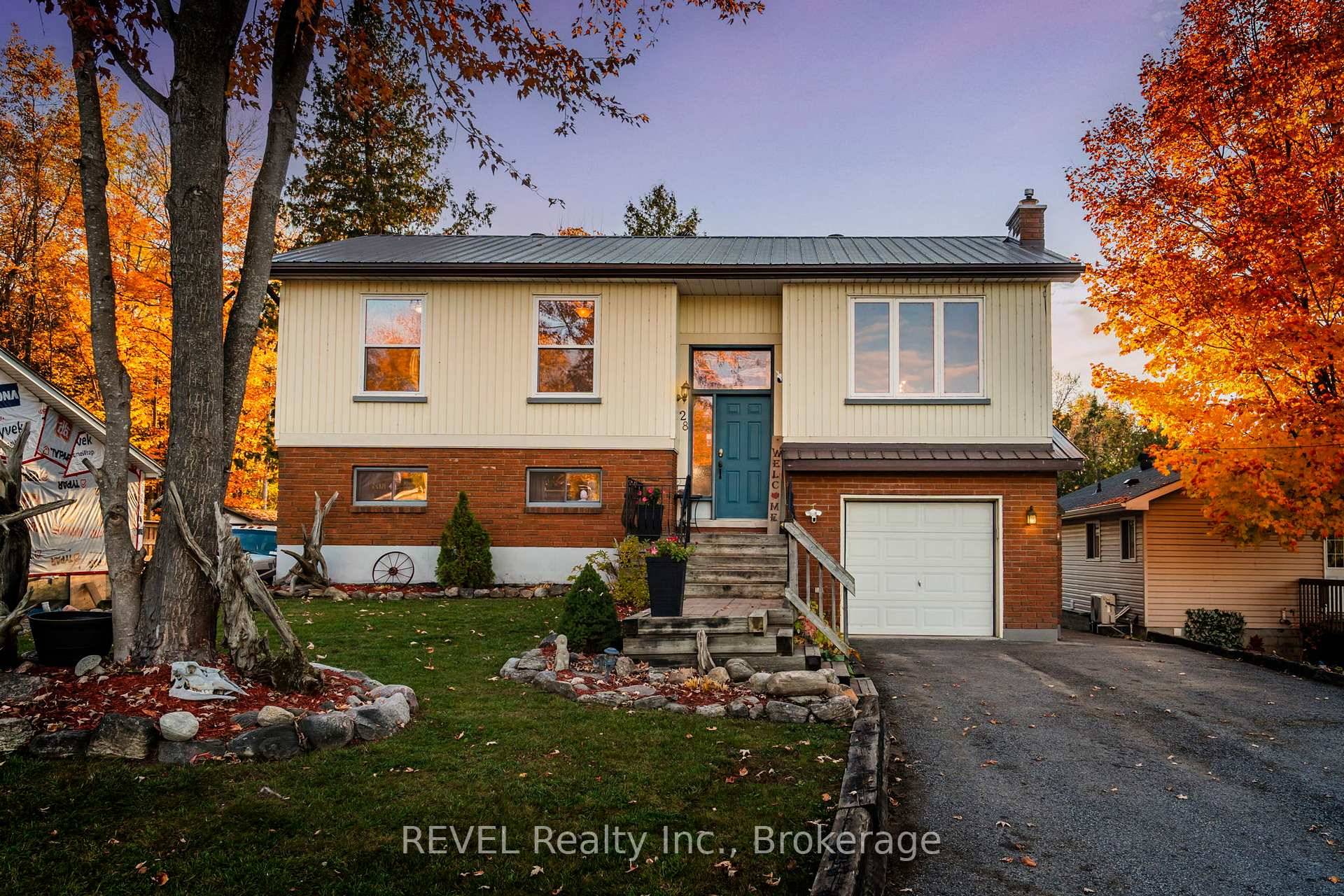 Charming 3 bedroom, 2 bathroom home, perfectly located just steps from the beach and marinas, offering the ultimate lifestyle for water lovers.