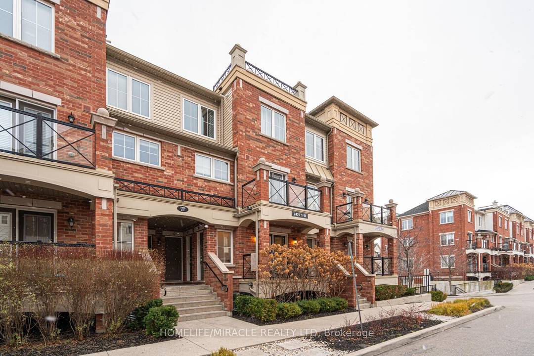 Beautiful 2 Bedroom, Open Concept Townhome with No Stairs !