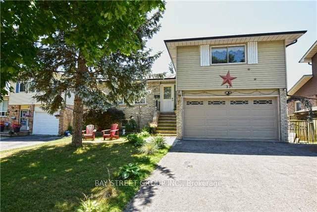 great detached home in quit cort huge driveway