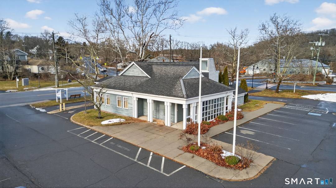 Prime commercial opportunity located in the heart of Higganum.
