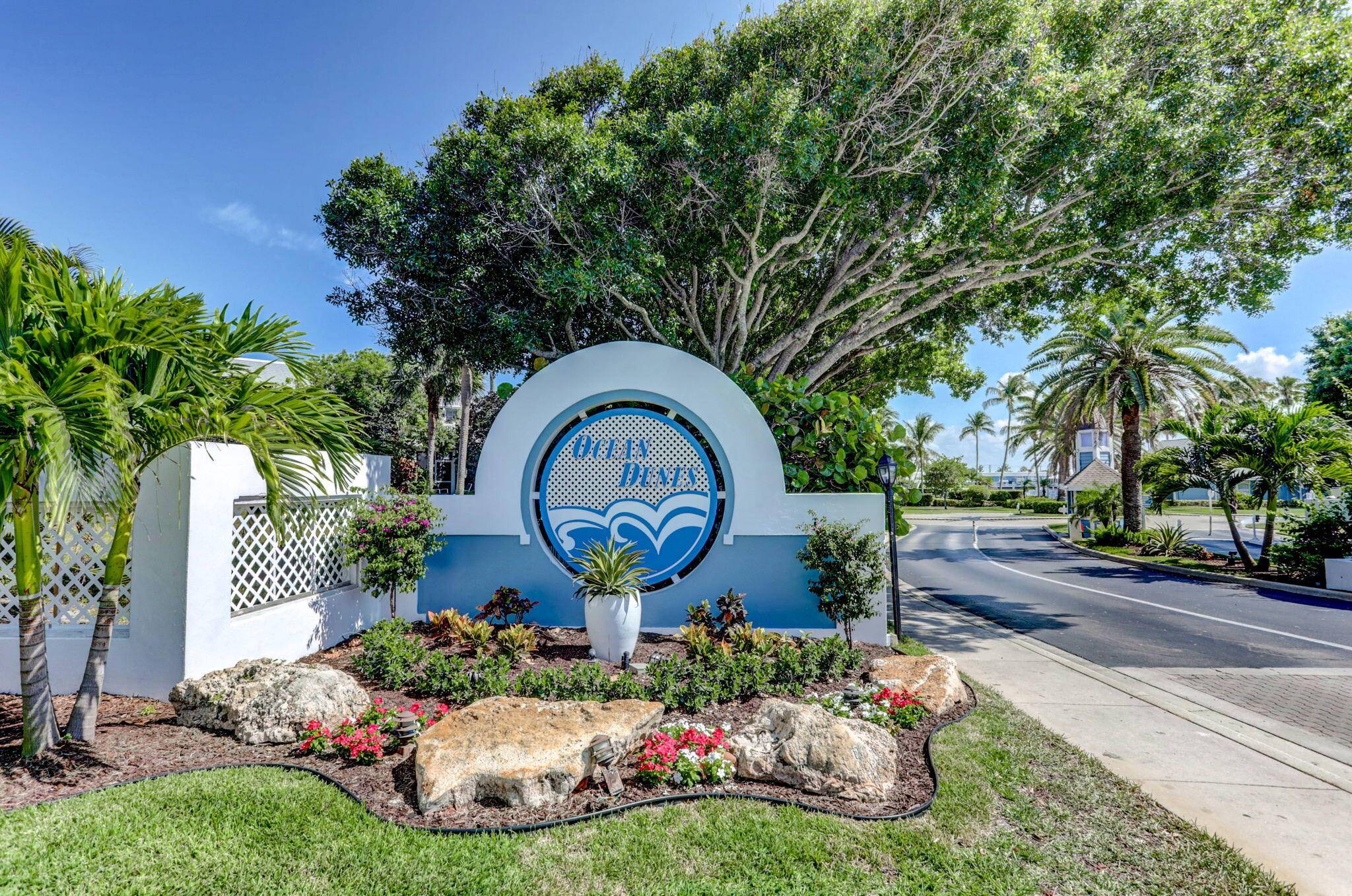 PRICED TO SELL ! KEY HIGHLIGHTS Prime location within Villas of Ocean Dunes Rarely available largest model Juniper w no stairs required for entry or exit 3BR 2.