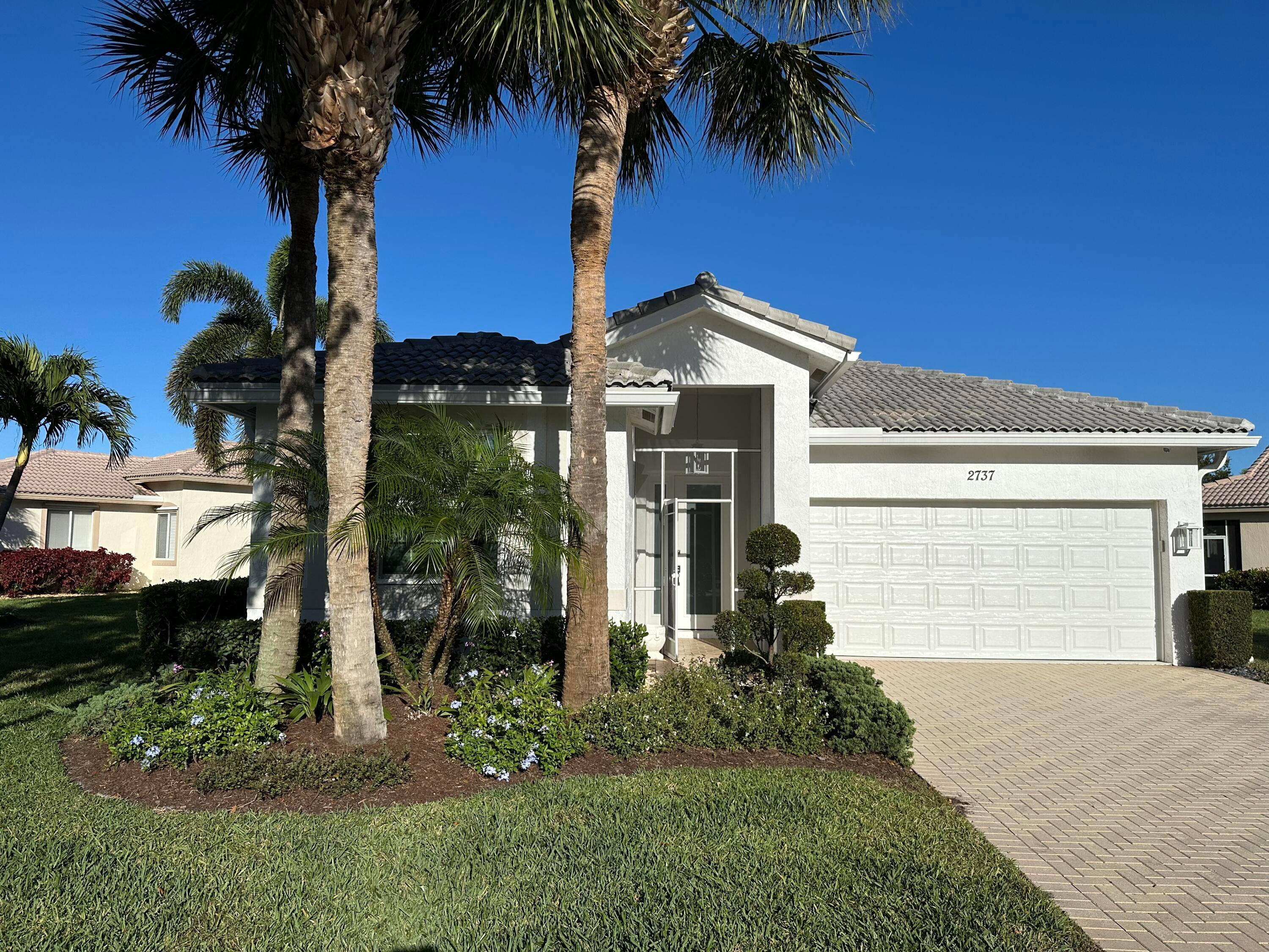 Enjoy stunning lake views in this beautiful 3 2 family room home in Baywinds, a 55 pet friendly community.