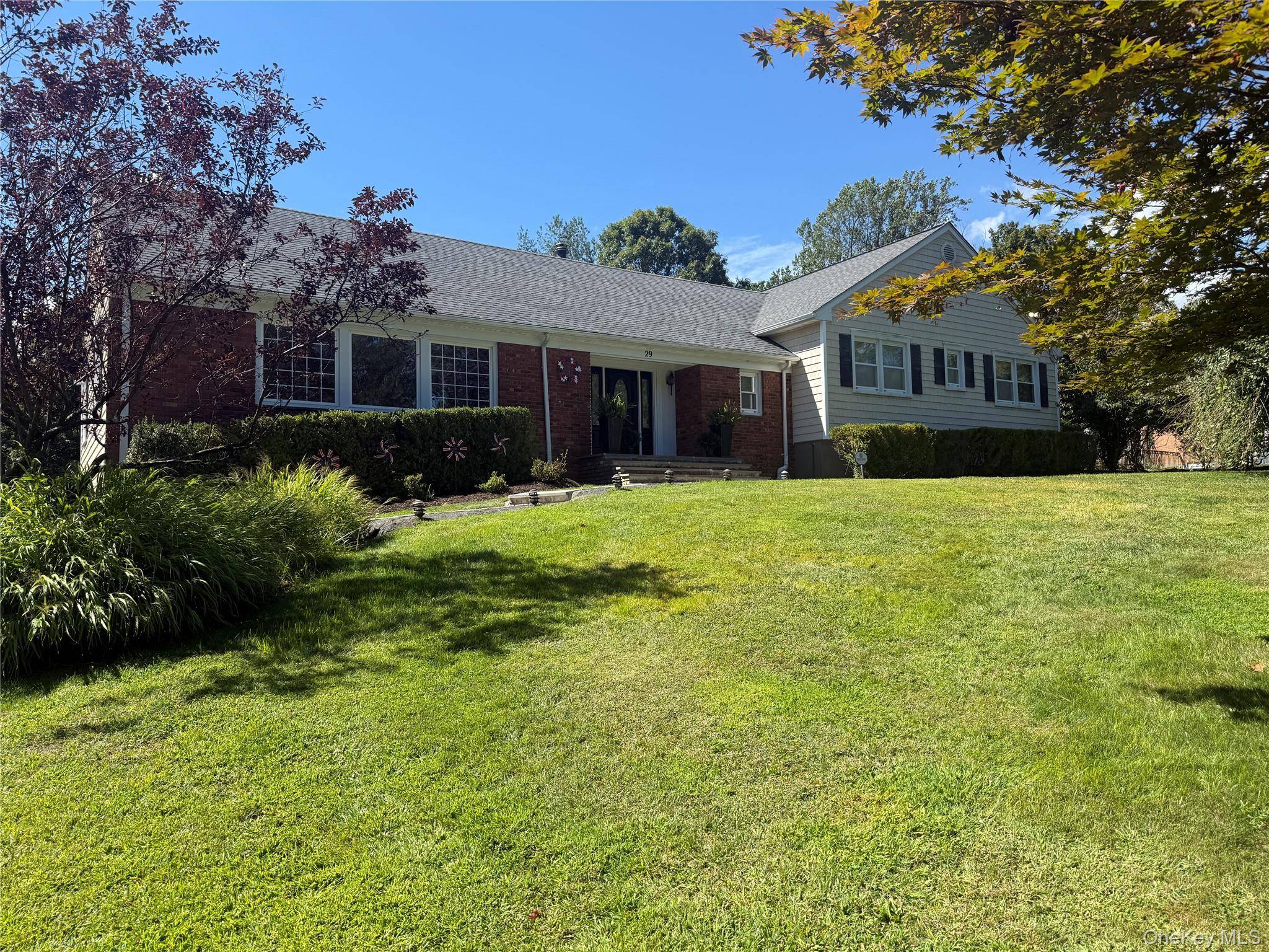 Welcome to 29 Eastview Road, a spacious and beautifully maintained 5 bedroom, 6 bathroom home nestled in the highly sought after Stonegate community of Valhalla.